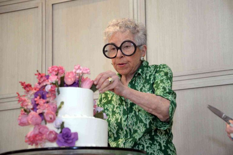 Sylvia Weinstock, Bake Off fan and cake queen, dies aged 91