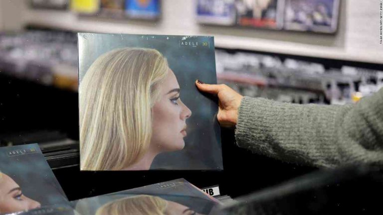 Adele's '25' beats sales record